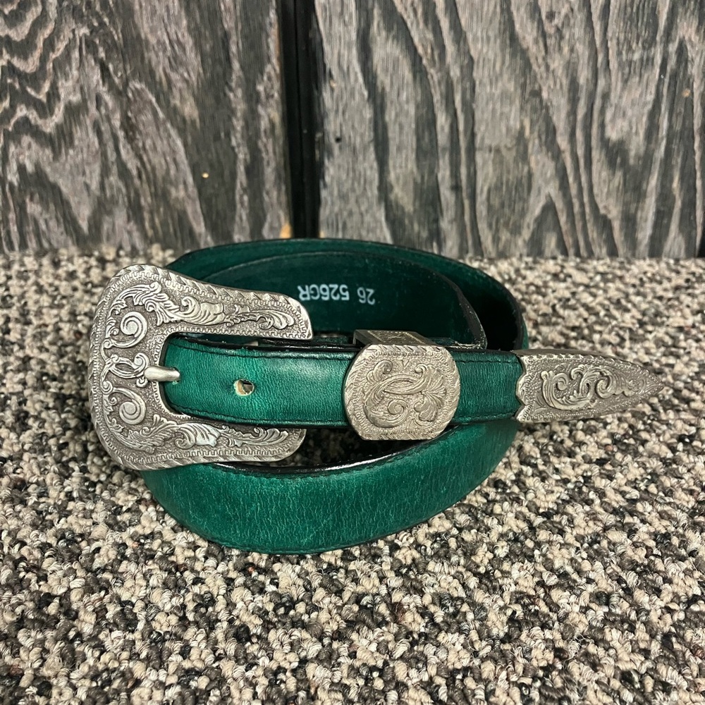 Ladies leather belt, size 26